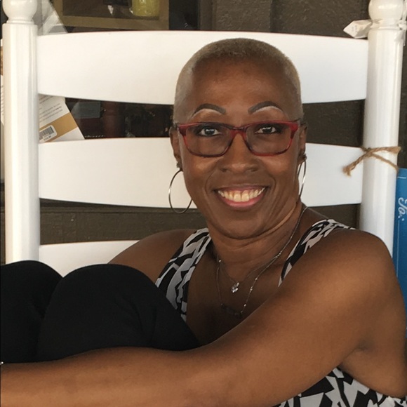 Meet your Posher, Sharon - Picture 2 of 3